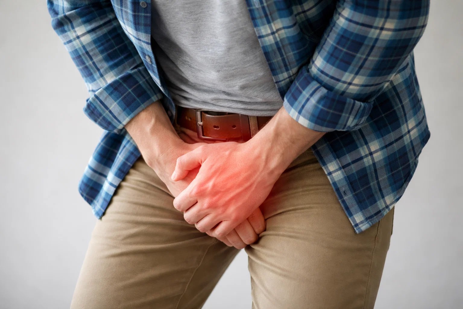 Боль при простатите у мужчин проявляется неприятными ощущениями и дискомфортом в области таза.